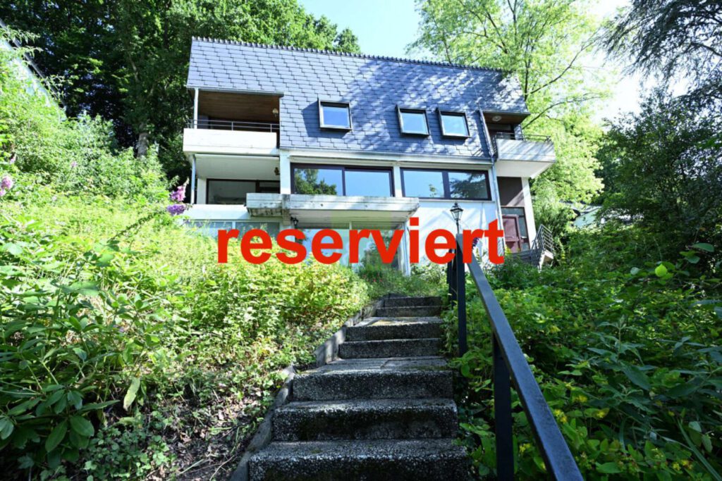 Frontansicht von Treppe aus