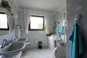 Erdgeschoss: Bad - Teil 2