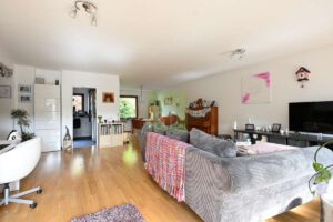 Obergeschoss: Blick in Küche - Essen- Wohnen