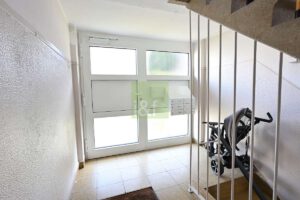 Haustür nebst Briefkästen