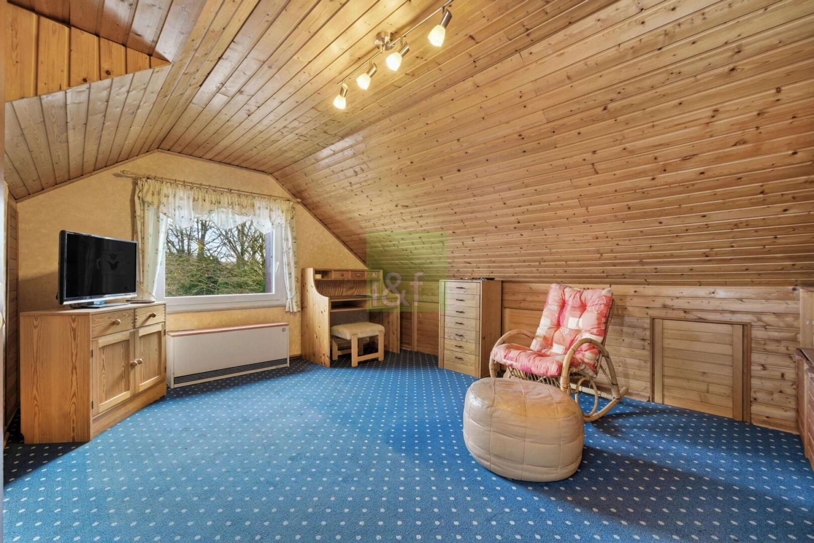 Spitzboden - Sicht 1