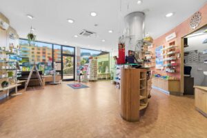 Apotheke - Blick zum Ausgang