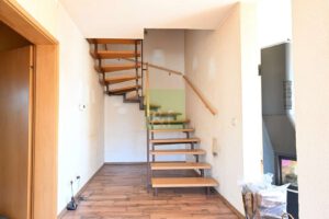 Treppe zum Obergesschoss