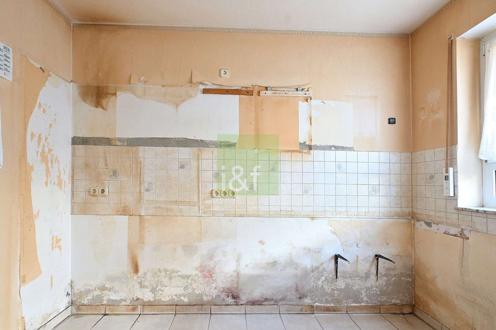 Erdgeschoss - Küche - Außenwand (siehe Ausstattung)