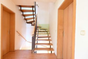 Treppe zum Dachgeschoss