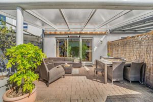 überdachter Terrassenbereich