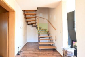 Treppe zum Obergesschoss
