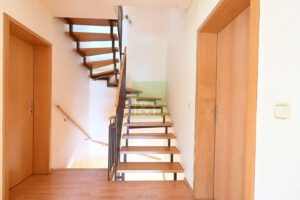 Treppe zum Dachgeschoss